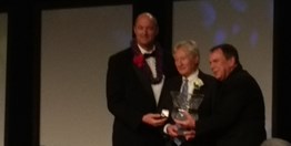 Ron Belinko receiving his NIAAA Hall of Fame ring and crystal bowl at the 12/12/17 banquet in Phoenix, AZ.