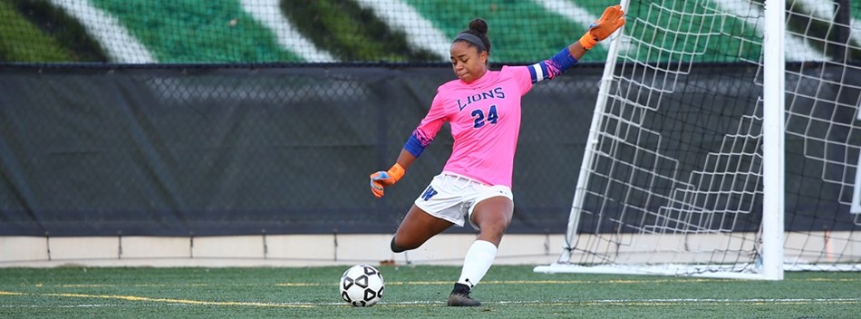 The Williamsport goalie prepares to free kick in the 2018 Class 2A Girls Soccer State Final.