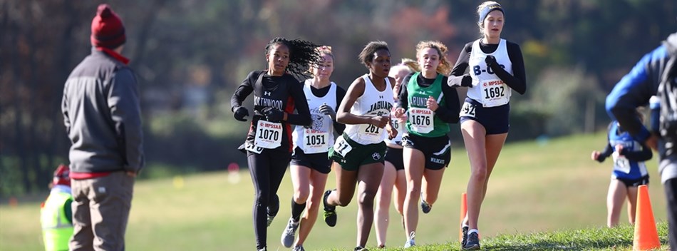 A group of female runners making the turn at the 2018 Class 4A State Cross County Championships.